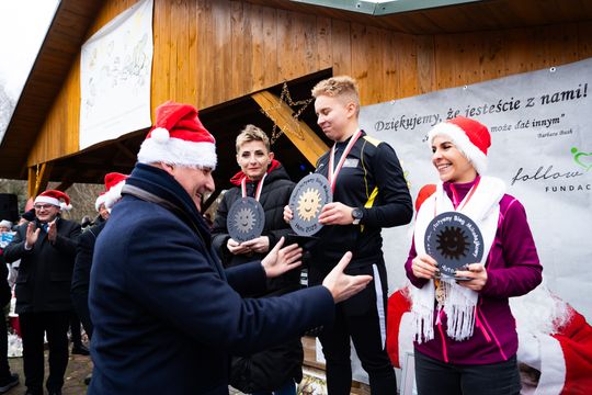 Charytatywny bieg mikołajkowy w Hucie (zdjęcia)