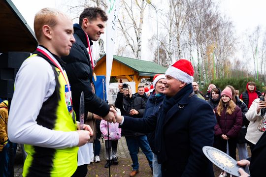 Charytatywny bieg mikołajkowy w Hucie (zdjęcia)
