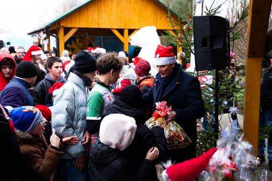 Charytatywny bieg mikołajkowy w Hucie (zdjęcia) Charytatywny bieg mikołajkowy w Hucie (zdjęcia)