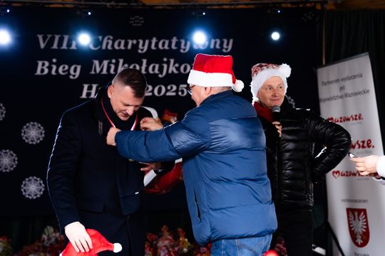 Charytatywny bieg mikołajkowy w Hucie (zdjęcia) Charytatywny bieg mikołajkowy w Hucie (zdjęcia)