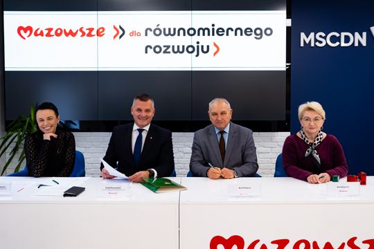 Podpisanie umów w ramach projektu "Mazowsze dla równomiernego rozwoju" (zdjęcia)