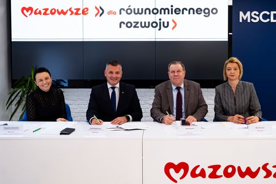 Podpisanie umów w ramach projektu "Mazowsze dla równomiernego rozwoju" (zdjęcia)
