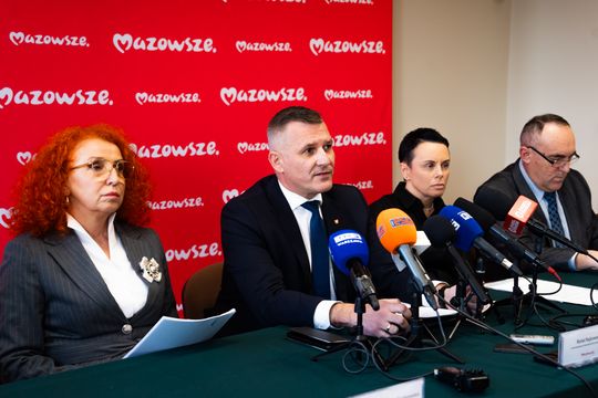Konferencja prasowa dot. aktualnej sytuacji w Szkole Leśnej w Garbatce-Letnisko (zdjęcia) Konferencja prasowa dot. aktualnej sytuacji w Szkole Leśnej w Garbatce-Letnisko (zdjęcia)