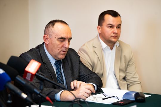 Konferencja prasowa dot. aktualnej sytuacji w Szkole Leśnej w Garbatce-Letnisko (zdjęcia) Konferencja prasowa dot. aktualnej sytuacji w Szkole Leśnej w Garbatce-Letnisko (zdjęcia)