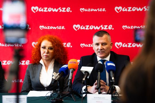 Konferencja prasowa dot. aktualnej sytuacji w Szkole Leśnej w Garbatce-Letnisko (zdjęcia) Konferencja prasowa dot. aktualnej sytuacji w Szkole Leśnej w Garbatce-Letnisko (zdjęcia)