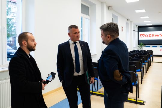 Konferencja prasowa dot. aktualnej sytuacji w Szkole Leśnej w Garbatce-Letnisko (zdjęcia)