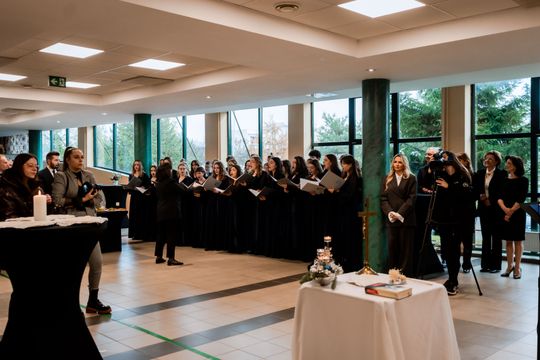 Spotkanie opłatkowe na Uniwersytecie Radomskim 001.jpg Spotkanie opłatkowe na Uniwersytecie Radomskim 001.jpg