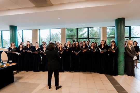 Spotkanie opłatkowe na Uniwersytecie Radomskim 004.jpg Spotkanie opłatkowe na Uniwersytecie Radomskim 004.jpg