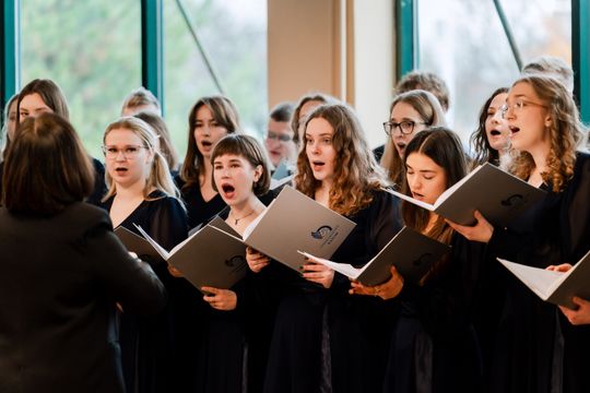 Spotkanie opłatkowe na Uniwersytecie Radomskim 002.jpg Spotkanie opłatkowe na Uniwersytecie Radomskim 002.jpg