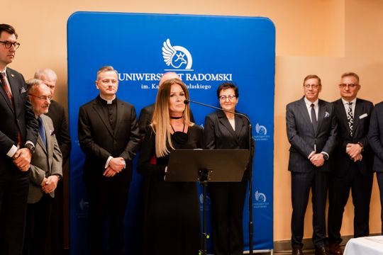 Spotkanie opłatkowe na Uniwersytecie Radomskim 017.jpg Spotkanie opłatkowe na Uniwersytecie Radomskim 017.jpg