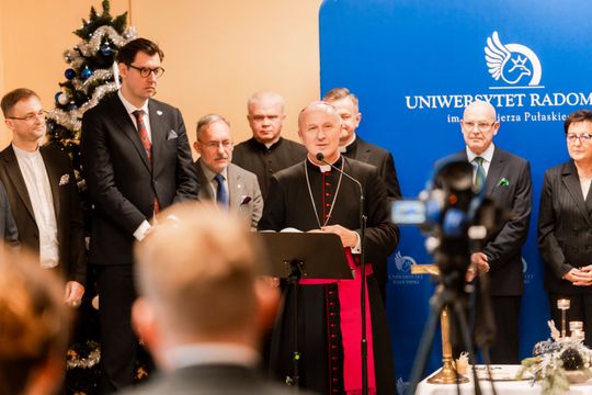 Spotkanie opłatkowe na Uniwersytecie Radomskim 024.jpg Spotkanie opłatkowe na Uniwersytecie Radomskim 024.jpg