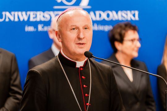 Spotkanie opłatkowe na Uniwersytecie Radomskim 025.jpg Spotkanie opłatkowe na Uniwersytecie Radomskim 025.jpg