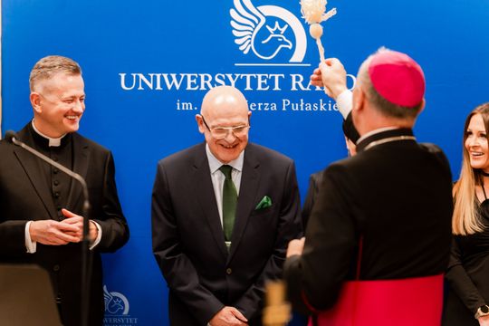 Spotkanie opłatkowe na Uniwersytecie Radomskim 030.jpg Spotkanie opłatkowe na Uniwersytecie Radomskim 030.jpg