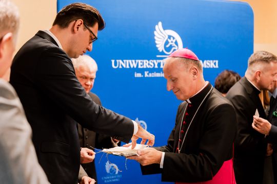 Spotkanie opłatkowe na Uniwersytecie Radomskim 033.jpg Spotkanie opłatkowe na Uniwersytecie Radomskim 033.jpg