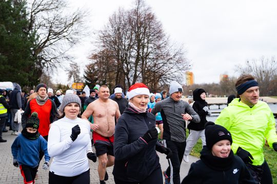 Bieg morsa oraz morsowanie nad zalewem Borki (zdjęcia) Bieg morsa oraz morsowanie nad zalewem Borki (zdjęcia)