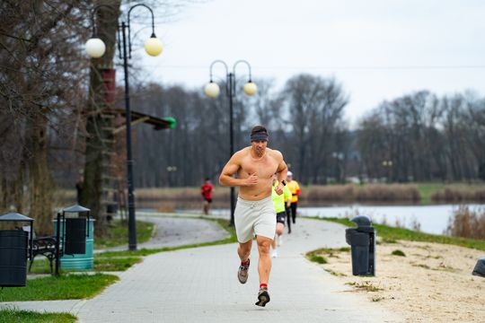Bieg morsa oraz morsowanie nad zalewem Borki (zdjęcia) Bieg morsa oraz morsowanie nad zalewem Borki (zdjęcia)