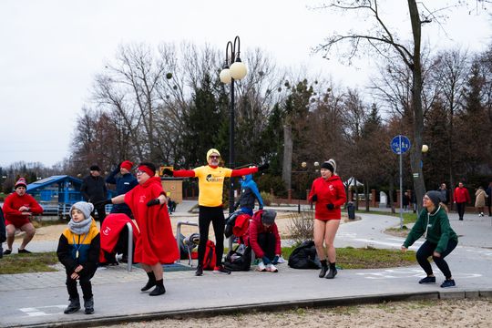 Bieg morsa oraz morsowanie nad zalewem Borki (zdjęcia) Bieg morsa oraz morsowanie nad zalewem Borki (zdjęcia)