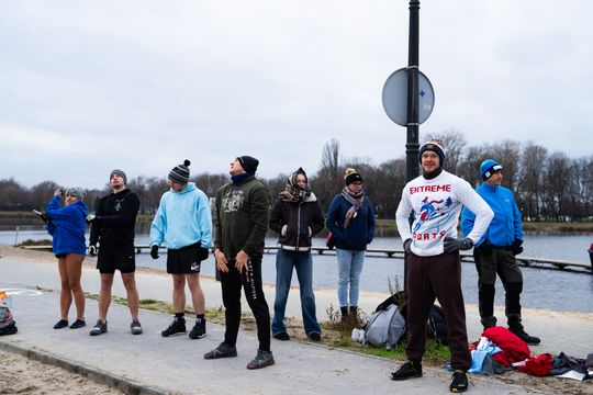 Bieg morsa oraz morsowanie nad zalewem Borki (zdjęcia) Bieg morsa oraz morsowanie nad zalewem Borki (zdjęcia)