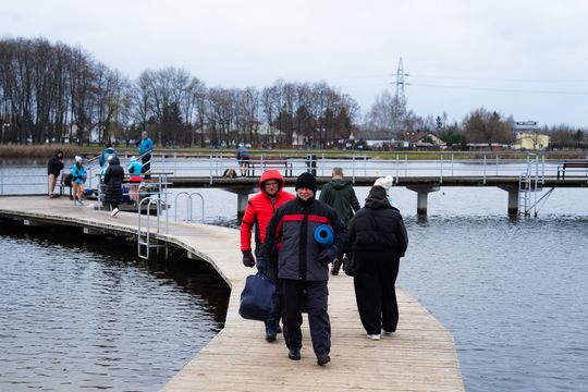 Bieg morsa oraz morsowanie nad zalewem Borki (zdjęcia) Bieg morsa oraz morsowanie nad zalewem Borki (zdjęcia)