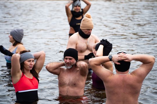 Bieg morsa oraz morsowanie nad zalewem Borki (zdjęcia) Bieg morsa oraz morsowanie nad zalewem Borki (zdjęcia)