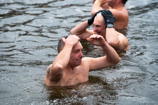 Bieg morsa oraz morsowanie nad zalewem Borki (zdjęcia) Bieg morsa oraz morsowanie nad zalewem Borki (zdjęcia)