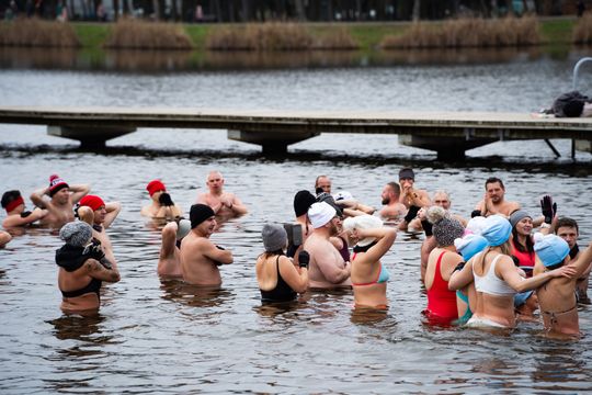 Bieg morsa oraz morsowanie nad zalewem Borki (zdjęcia) Bieg morsa oraz morsowanie nad zalewem Borki (zdjęcia)