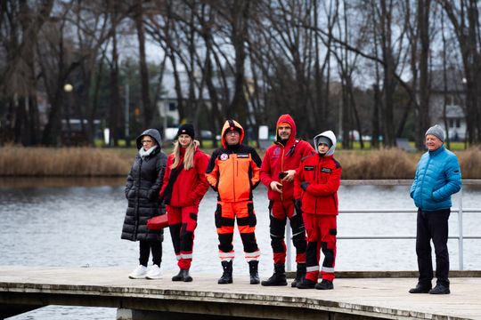Bieg morsa oraz morsowanie nad zalewem Borki (zdjęcia) Bieg morsa oraz morsowanie nad zalewem Borki (zdjęcia)