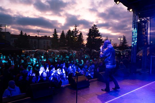 Kiermasz Świąteczny dla Damiana - Koncert Pawła Mosiołka i Haliny Mlynkovej (zdjęcia) Kiermasz Świąteczny dla Damiana - Koncert Pawła Mosiołka i Haliny Mlynkovej (zdjęcia)