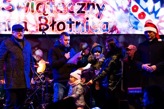 Kiermasz Świąteczny dla Damiana - Koncert Pawła Mosiołka i Haliny Mlynkovej (zdjęcia) Kiermasz Świąteczny dla Damiana - Koncert Pawła Mosiołka i Haliny Mlynkovej (zdjęcia)