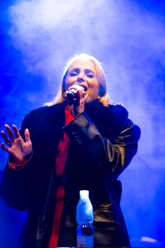 Kiermasz Świąteczny dla Damiana - Koncert Pawła Mosiołka i Haliny Mlynkovej (zdjęcia) Kiermasz Świąteczny dla Damiana - Koncert Pawła Mosiołka i Haliny Mlynkovej (zdjęcia)