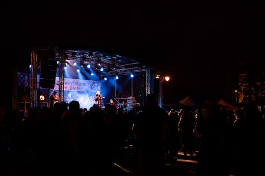 Kiermasz Świąteczny dla Damiana - Koncert Pawła Mosiołka i Haliny Mlynkovej (zdjęcia)