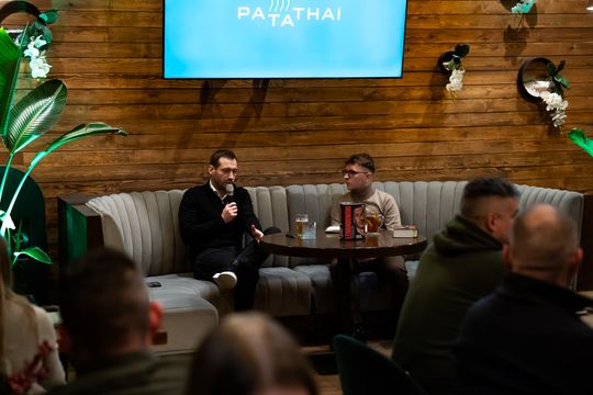 Spotkanie autorskie z Sebastianem Staszewskim i promocja książki "Lewandowski. Prawdziwy" (zdjęcia)