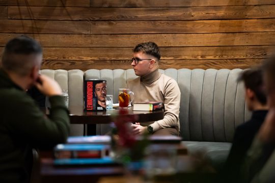 Spotkanie autorskie z Sebastianem Staszewskim i promocja książki "Lewandowski. Prawdziwy" (zdjęcia)