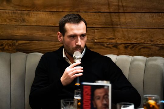 Spotkanie autorskie z Sebastianem Staszewskim i promocja książki "Lewandowski. Prawdziwy" (zdjęcia)