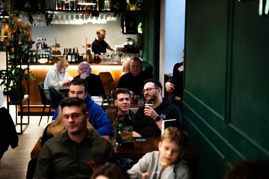 Spotkanie autorskie z Sebastianem Staszewskim i promocja książki "Lewandowski. Prawdziwy" (zdjęcia) Spotkanie autorskie z Sebastianem Staszewskim i promocja książki "Lewandowski. Prawdziwy" (zdjęcia)