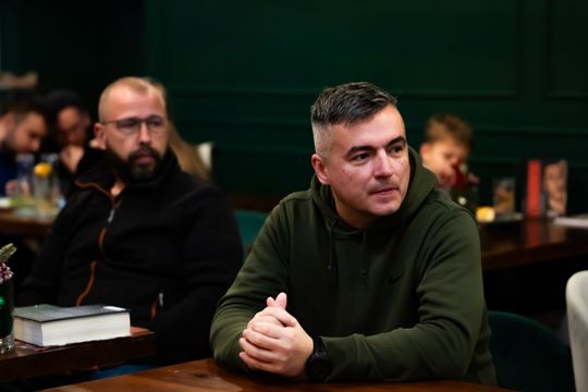 Spotkanie autorskie z Sebastianem Staszewskim i promocja książki "Lewandowski. Prawdziwy" (zdjęcia)