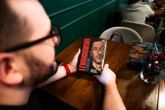 Spotkanie autorskie z Sebastianem Staszewskim i promocja książki "Lewandowski. Prawdziwy" (zdjęcia)