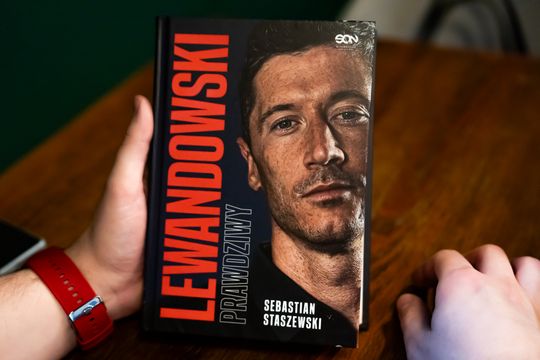 Spotkanie autorskie z Sebastianem Staszewskim i promocja książki "Lewandowski. Prawdziwy" (zdjęcia)