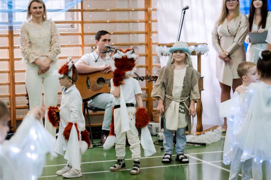 Jasełka Bożonarodzeniowe w PP nr 17 035.jpg Jasełka Bożonarodzeniowe w PP nr 17 035.jpg