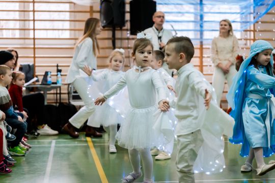 Jasełka Bożonarodzeniowe w PP nr 17 041.jpg Jasełka Bożonarodzeniowe w PP nr 17 041.jpg