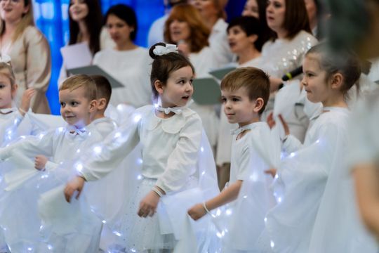 Jasełka Bożonarodzeniowe w PP nr 17 045.jpg Jasełka Bożonarodzeniowe w PP nr 17 045.jpg