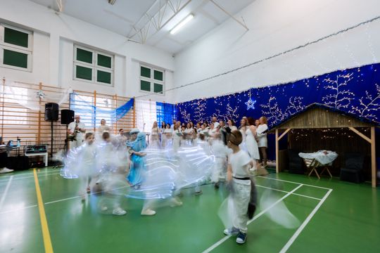 Jasełka Bożonarodzeniowe w PP nr 17 048.jpg