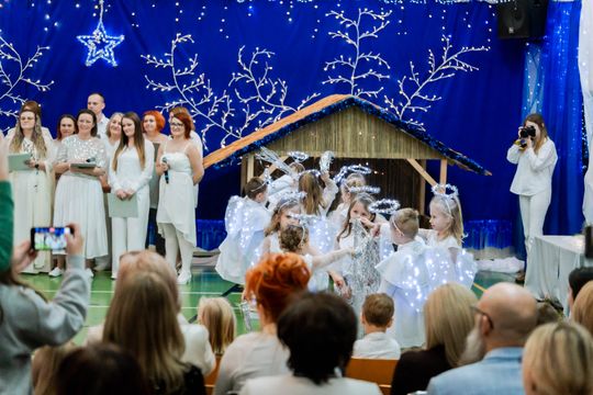 Jasełka Bożonarodzeniowe w PP nr 17 053.jpg Jasełka Bożonarodzeniowe w PP nr 17 053.jpg