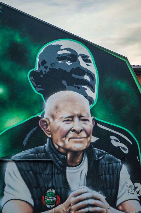 Zdzisław Radulski na nowym muralu w Radomiu (4).jpg