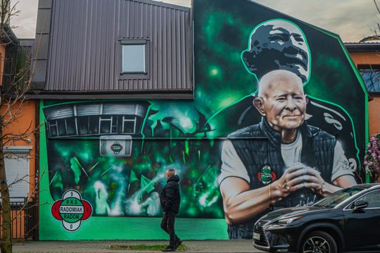 Zdzisław Radulski na nowym muralu w Radomiu (5).jpg