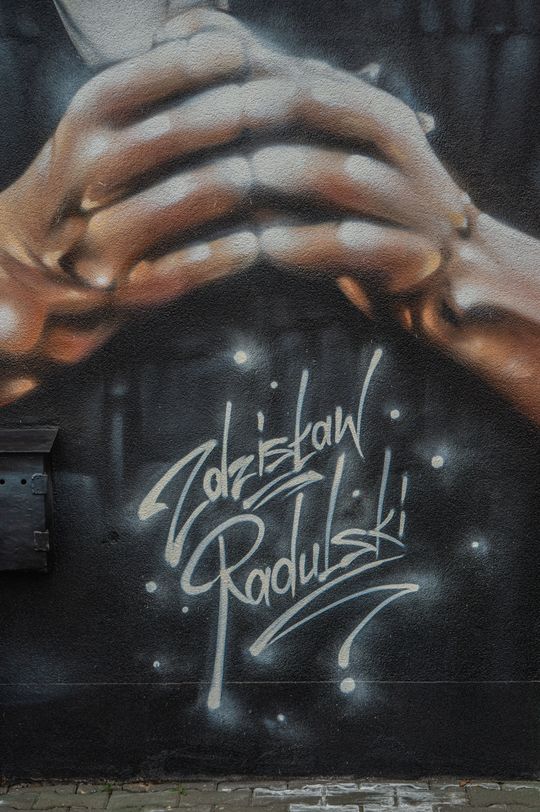 Zdzisław Radulski na nowym muralu w Radomiu (9).jpg