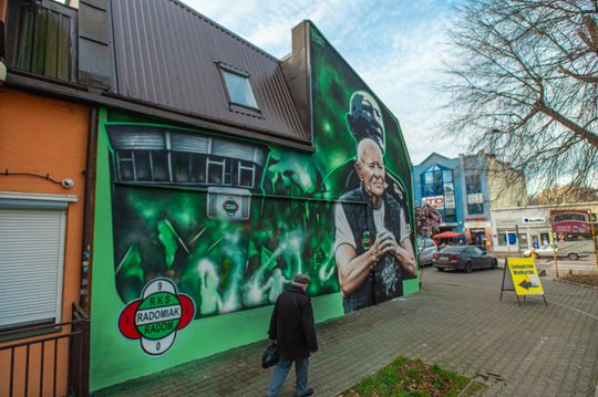 Zdzisław Radulski na nowym muralu w Radomiu (12).jpg