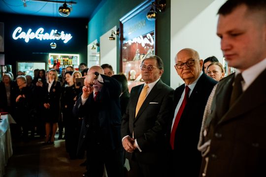 Spotkanie Wigilijne na AHNS 006.jpg Spotkanie Wigilijne na AHNS 006.jpg