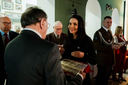 Spotkanie Wigilijne na AHNS 021.jpg Spotkanie Wigilijne na AHNS 021.jpg