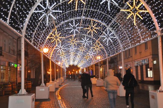 Tunel świetlny i świąteczne iluminacje w Radomiu Tunel świetlny i świąteczne iluminacje w Radomiu